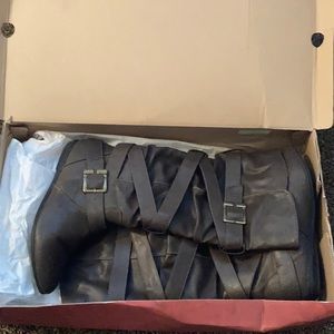 Women’s boots, size 7.5